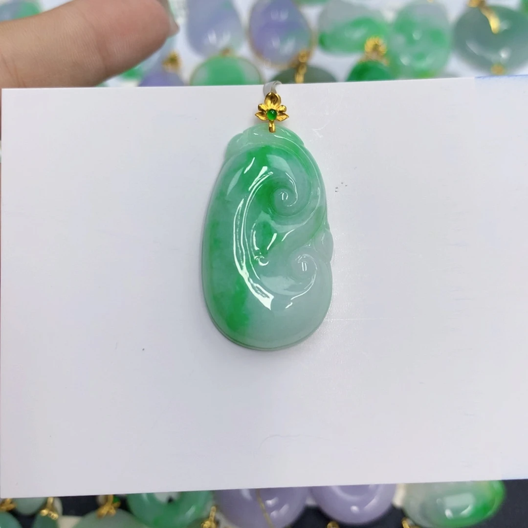 翡翠18K金镶嵌颈饰翡翠