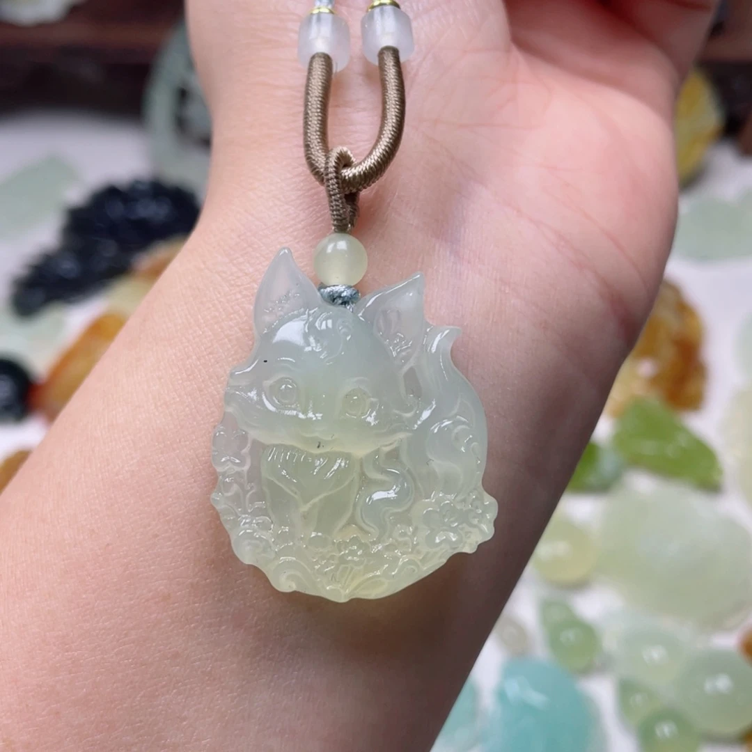 蛇纹石玉颈饰未镶嵌