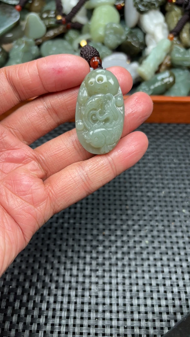 保真和田玉年年有鱼时尚吊坠百搭精雕拍一发一手工精致气质