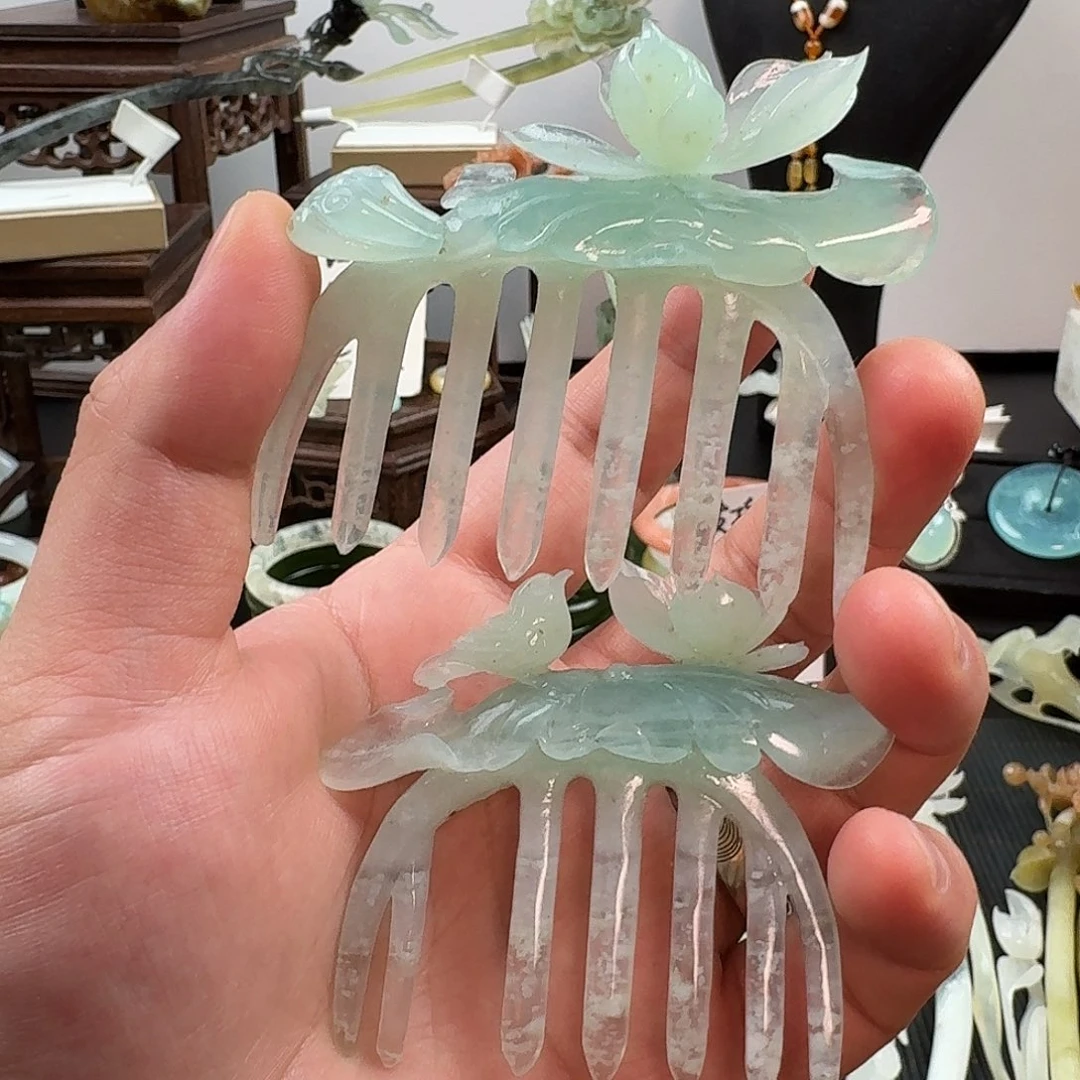 双***。蛇纹石玉未镶嵌发饰