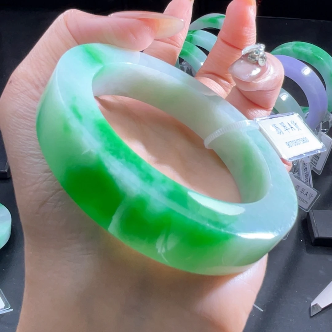 未镶嵌翡翠手镯定制翡翠