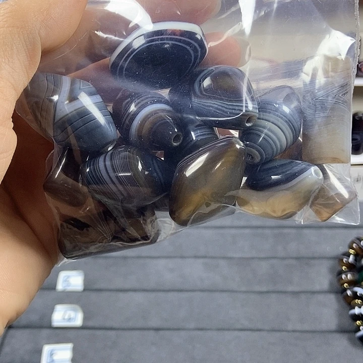 青***泪玛瑙/玉髓未镶嵌颈饰