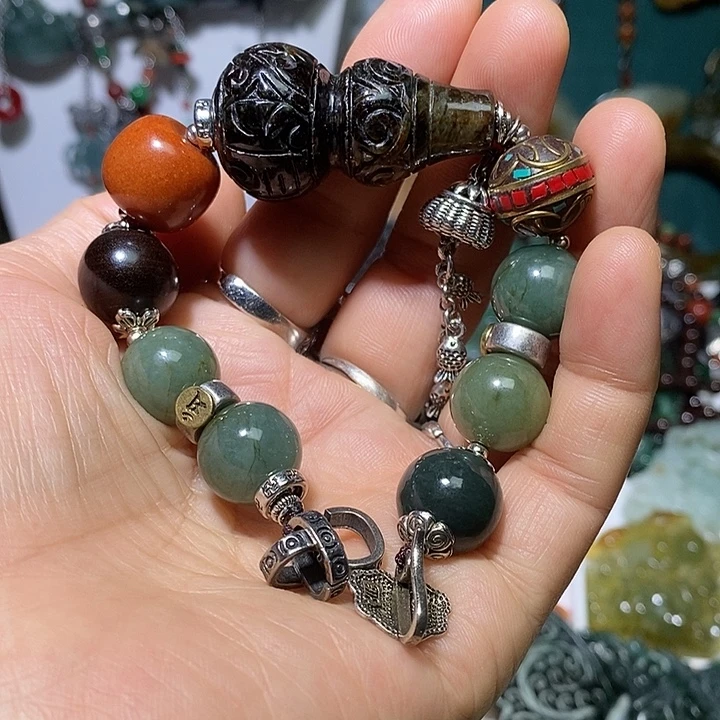 彩***姐翡翠未镶嵌吊坠(赠链)