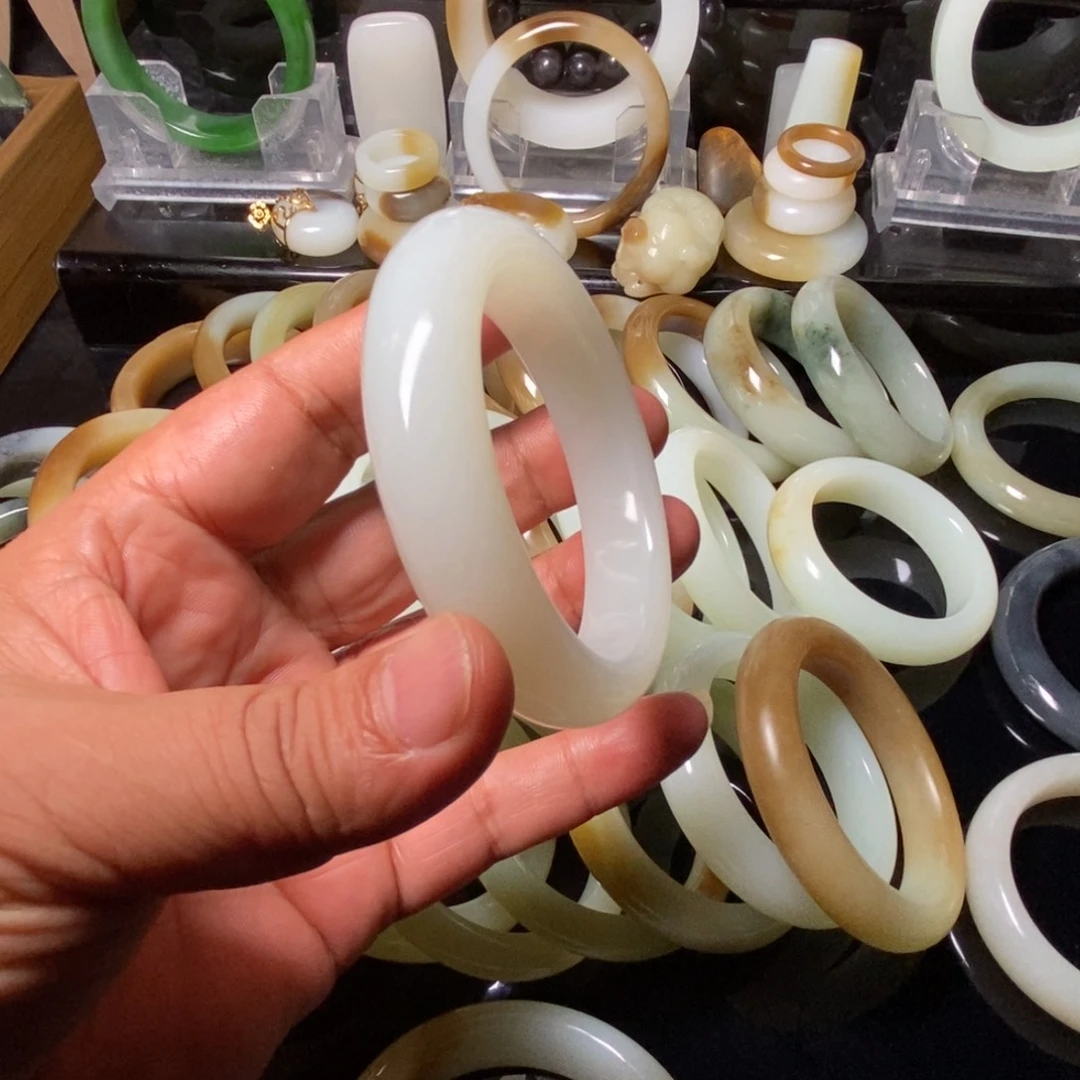 茈***子和田玉（糖玉）未镶嵌手镯