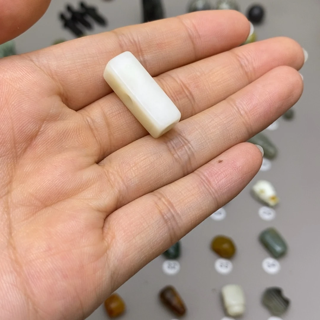 锋***￰蛇纹石玉未镶嵌配饰