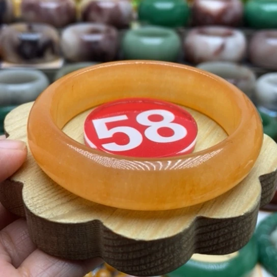 未镶嵌手镯石英质玉