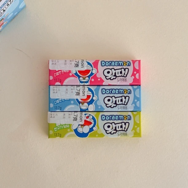 韩国进口乐天口香糖多啦A梦机器猫泡泡糖带卡通贴纸