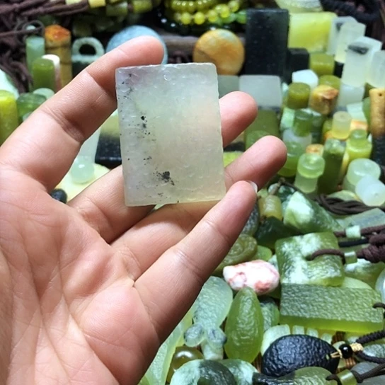 未镶嵌岫玉吊坠岫