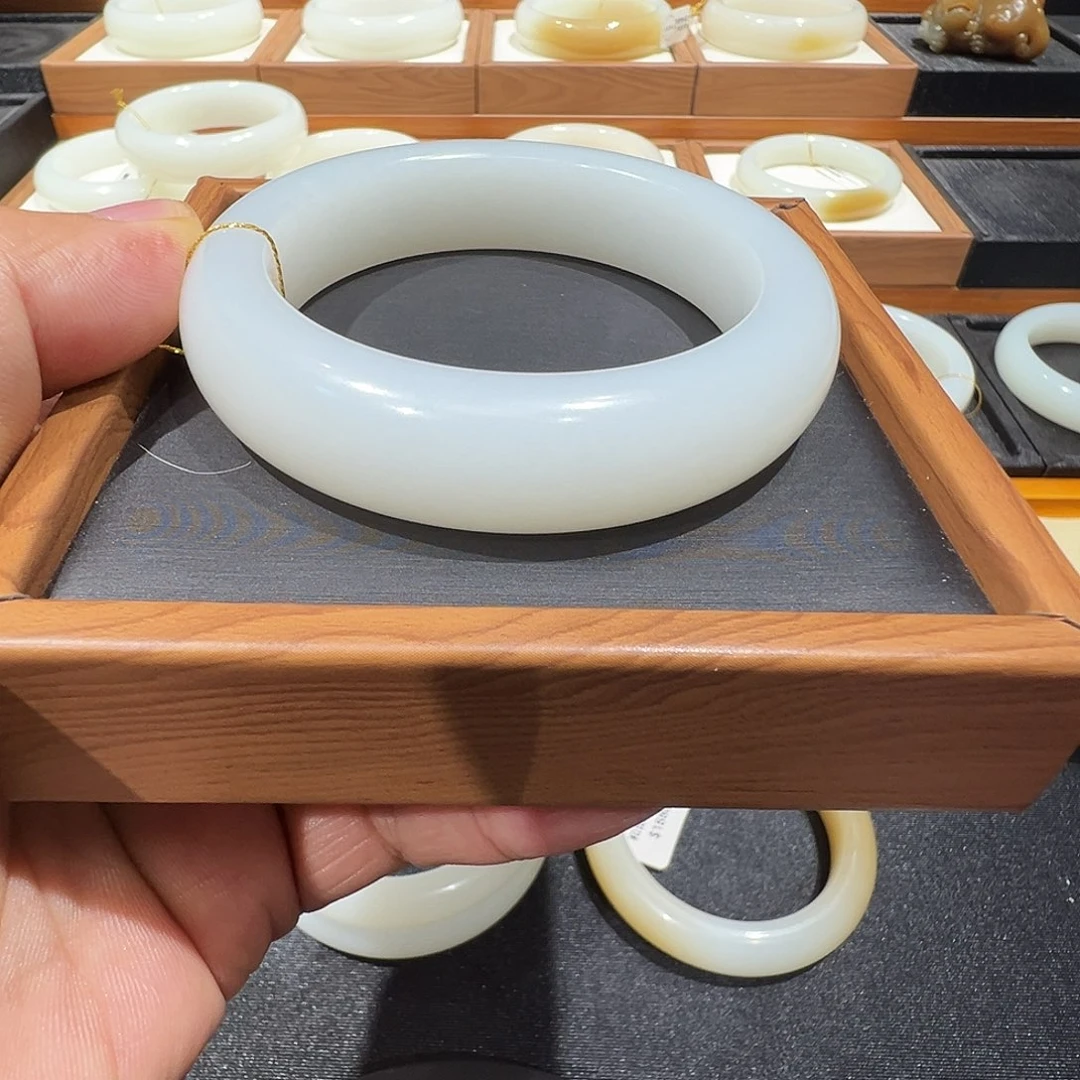 幸***…和田玉未镶嵌手镯