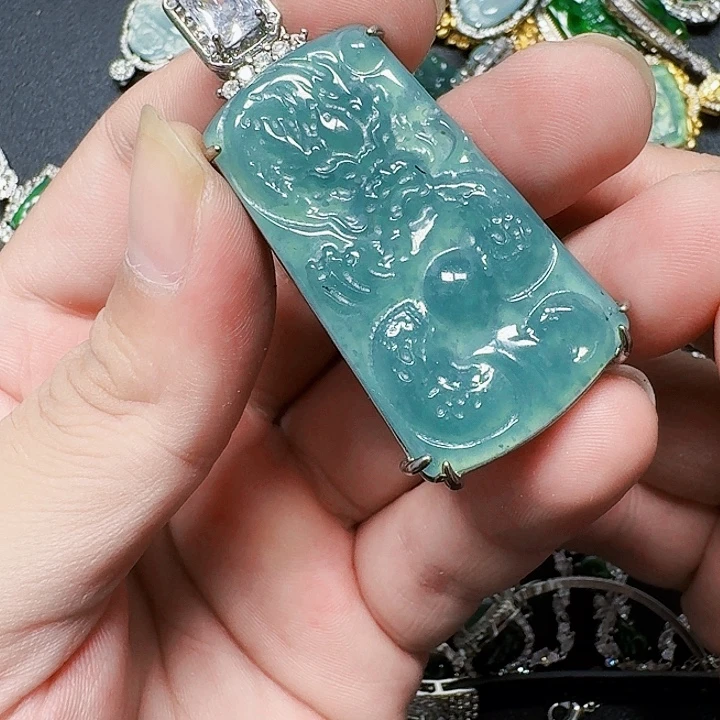 翡翠未镶嵌颈饰天然A货翡翠放漏