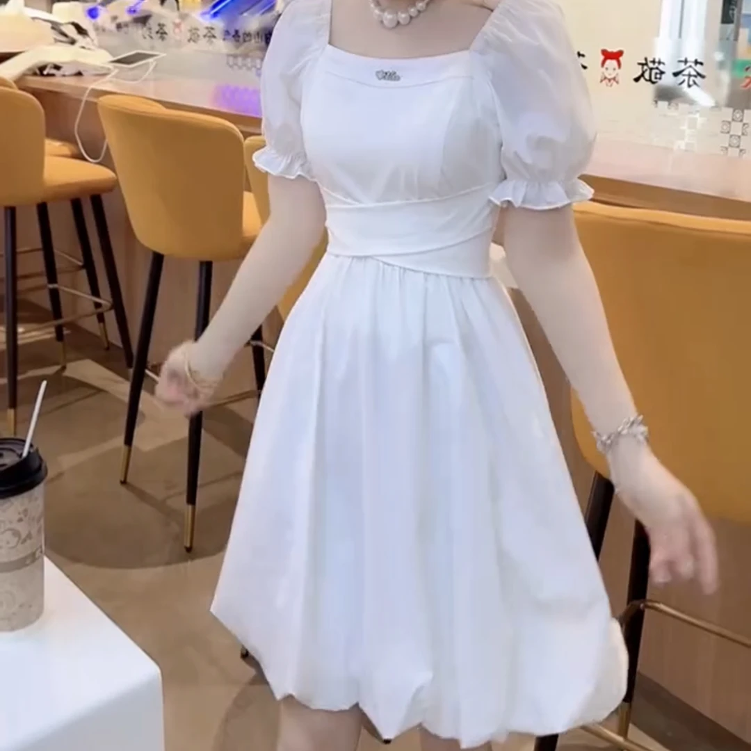 红色方领泡泡袖收腰显瘦A字水母花苞赫本风连衣裙