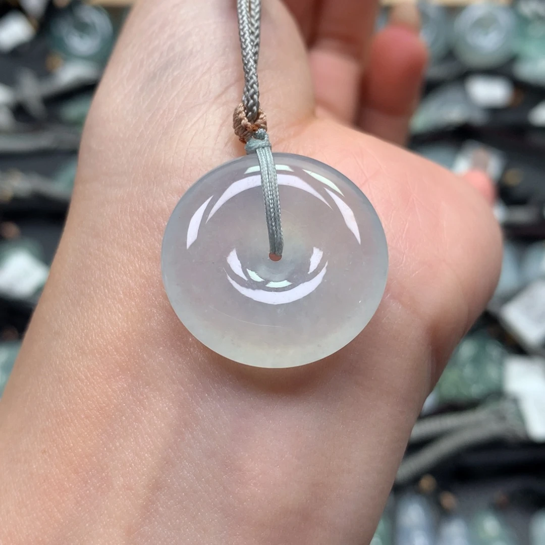 翡翠颈饰未镶嵌扣子