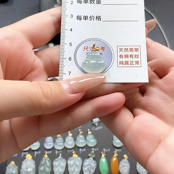 翡翠18K金镶嵌颈饰缅料a货翡翠