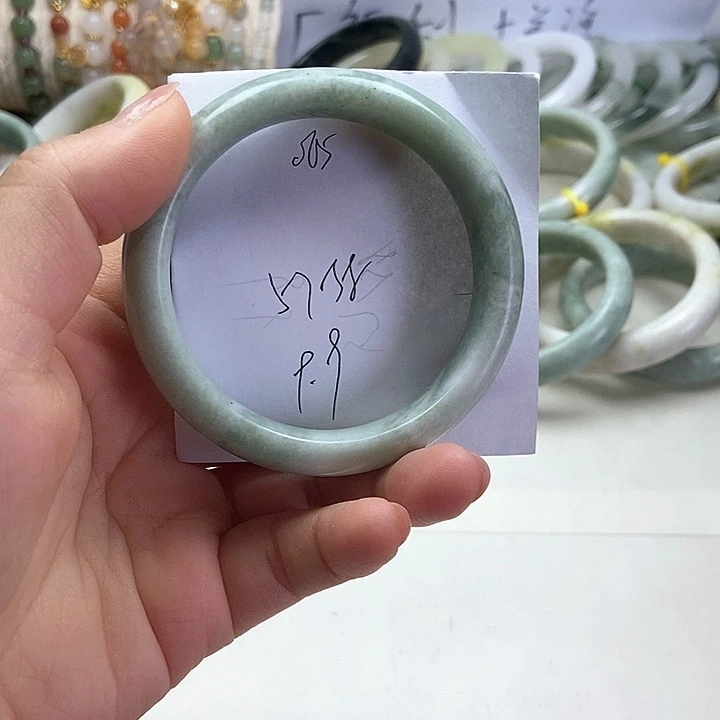 石英岩玉手镯未镶嵌