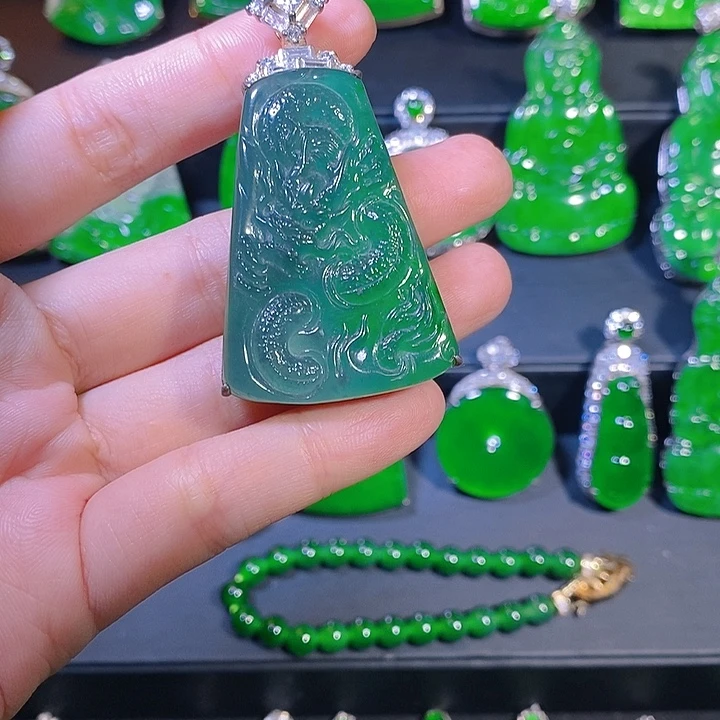 翡翠银S925镶嵌颈饰是