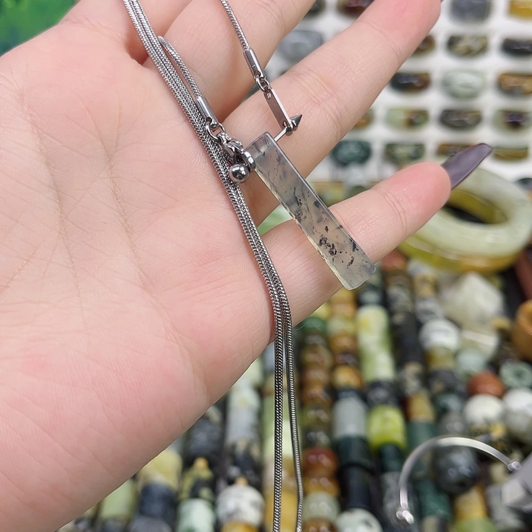 蛇纹石玉钛钢颈饰