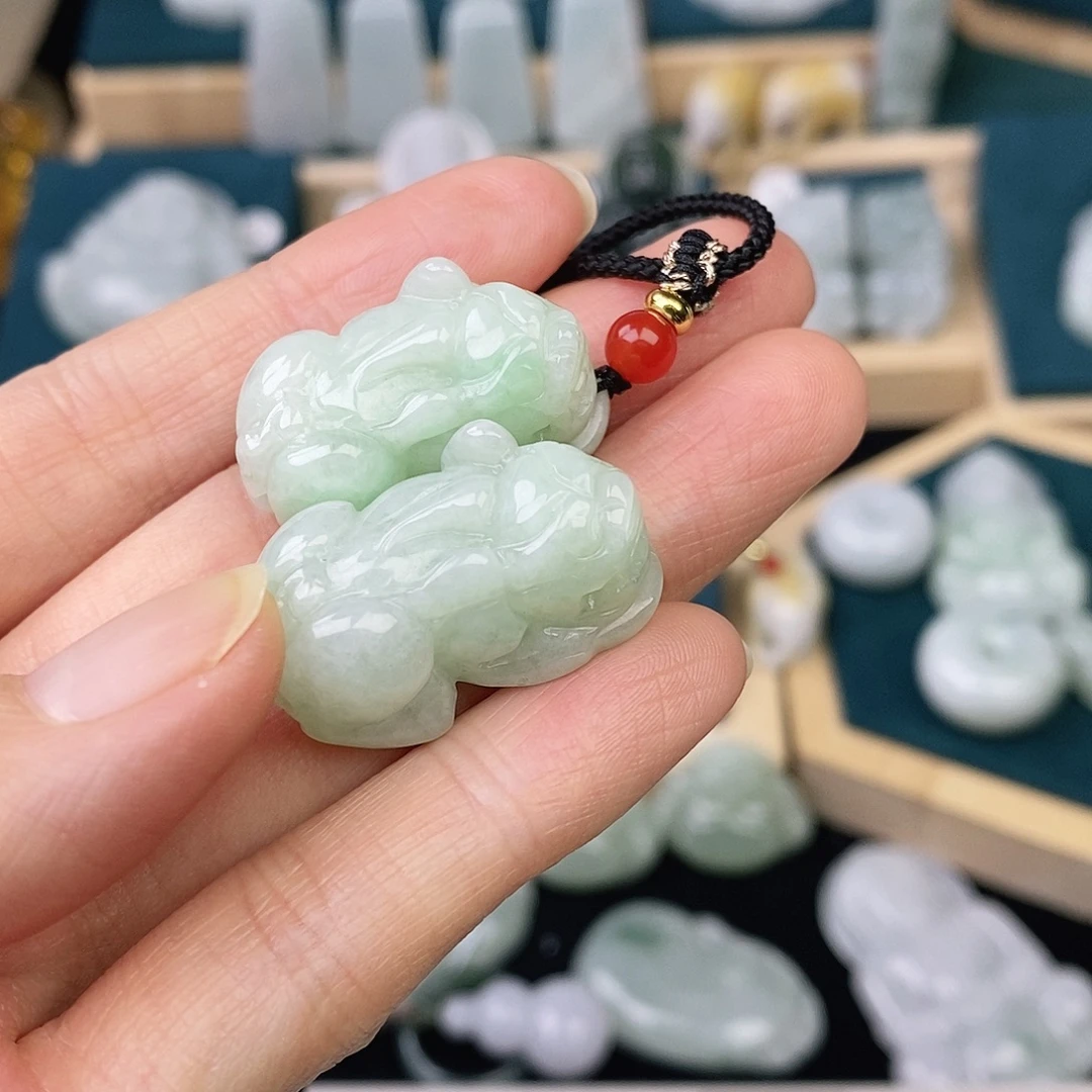 翡翠未镶嵌颈饰貔貅发货发其一