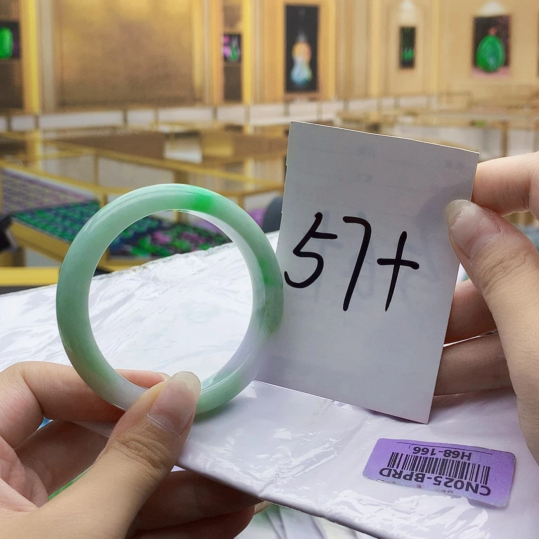 翡翠手镯未镶嵌000……