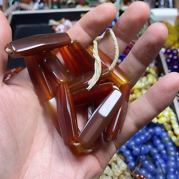 未镶嵌颈饰玛瑙/玉髓依*