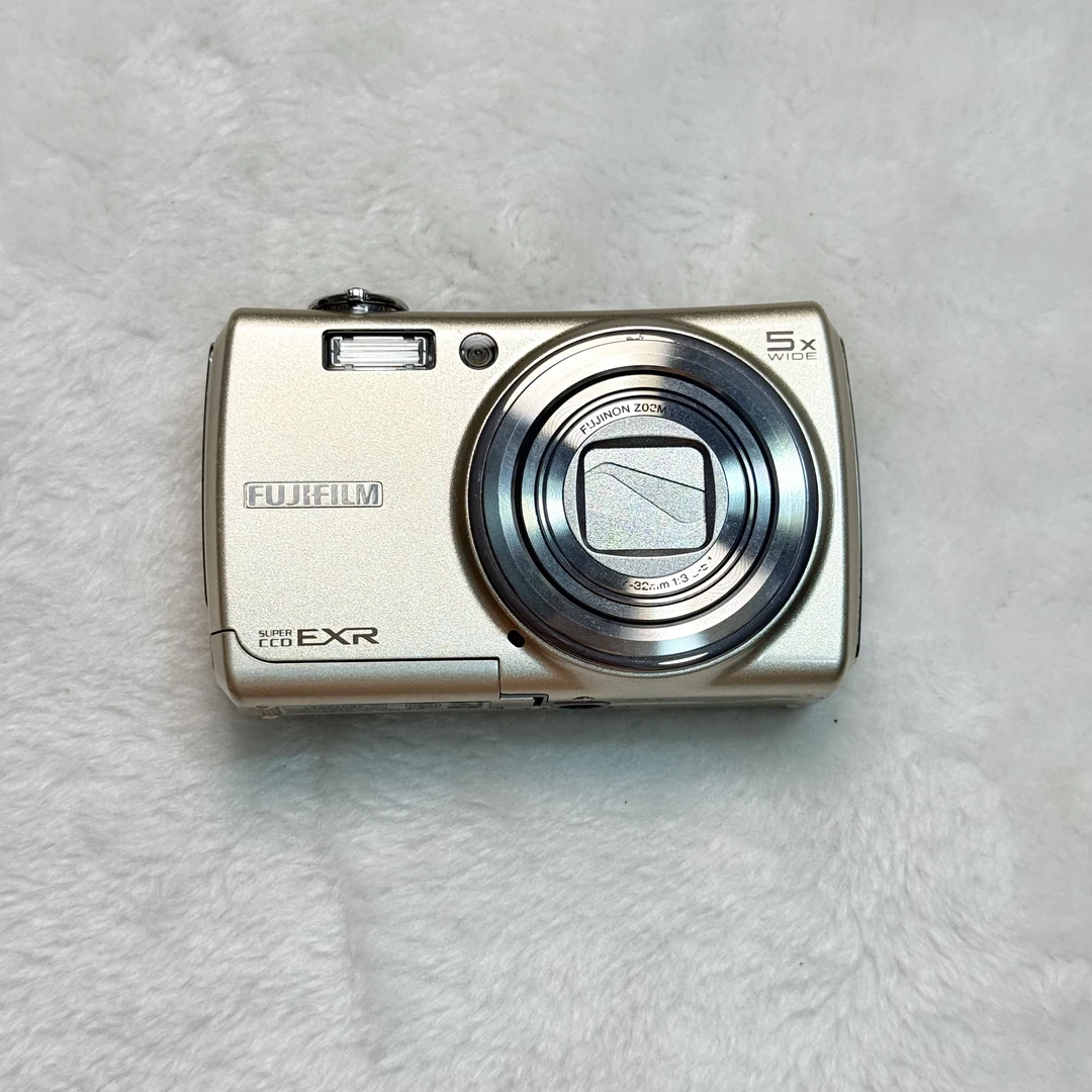 95新 Fujifilm/富士 F200香槟色1210w像素5倍光学变焦