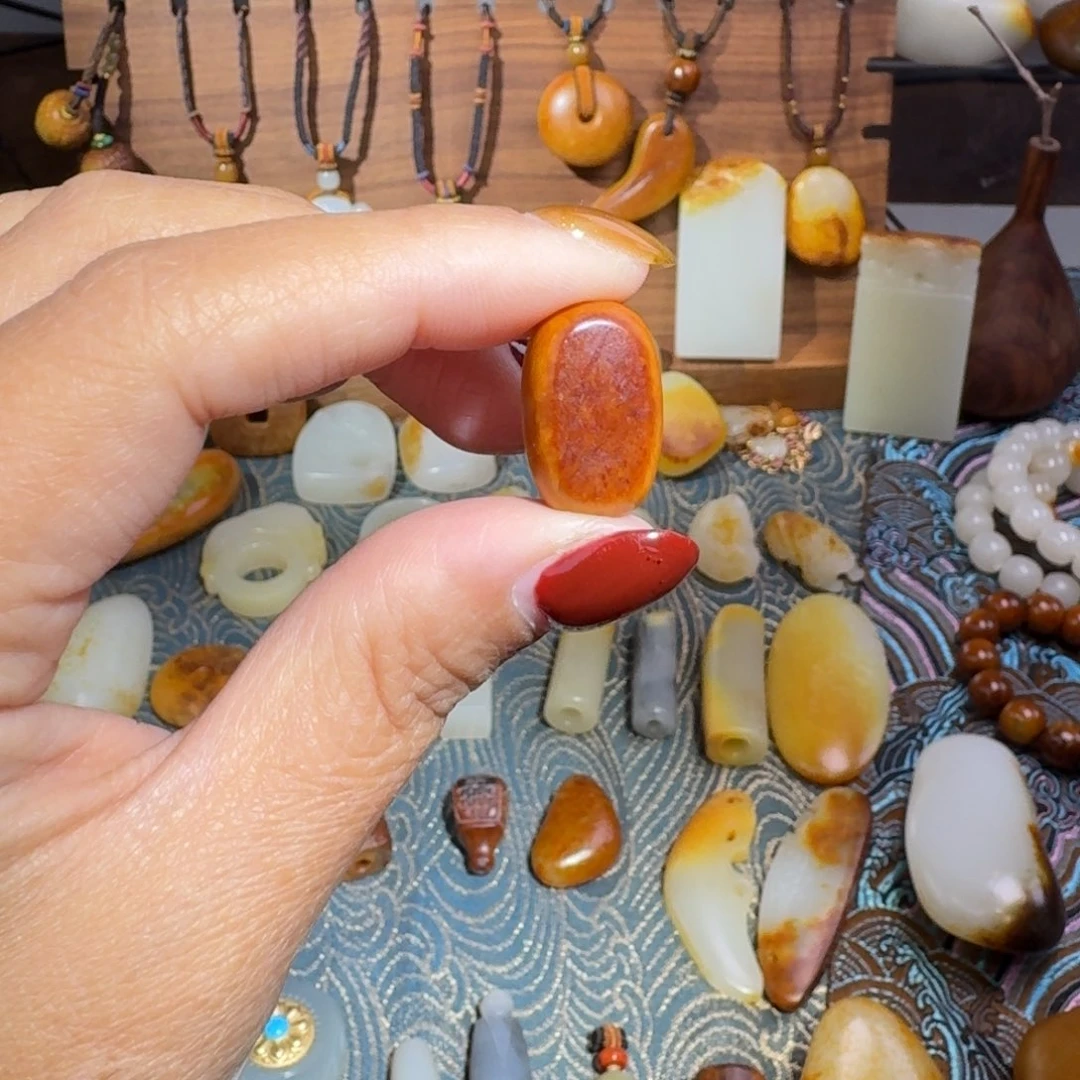 和田玉颈饰未镶嵌翡**境