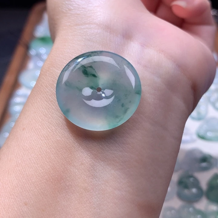 颈饰未镶嵌翡翠冰种飘花平安扣