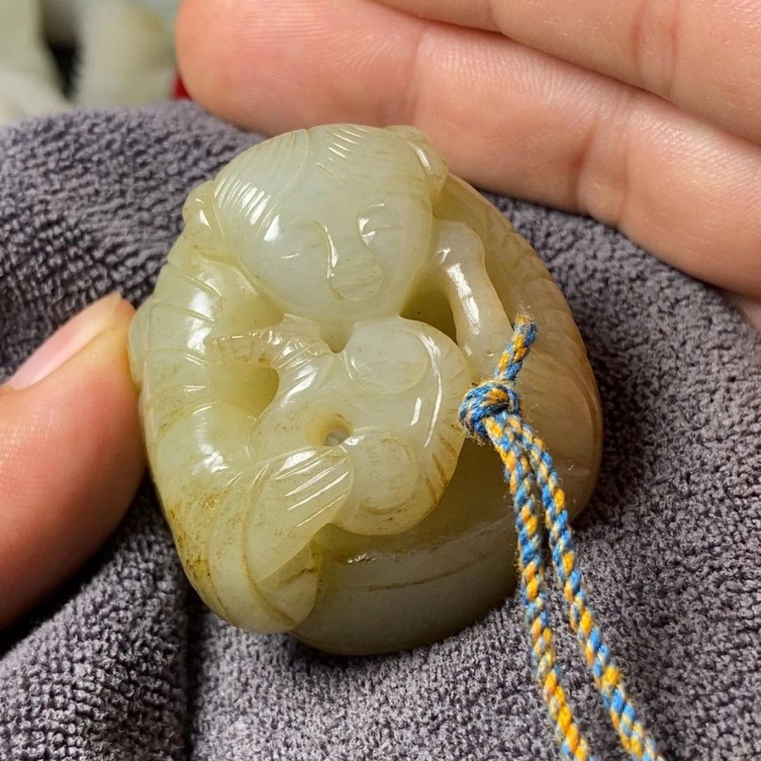 颈饰未镶嵌和田玉时*