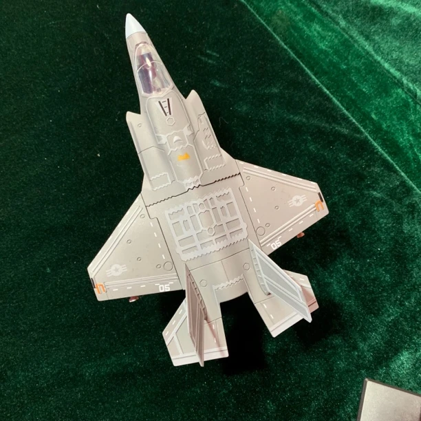 【F35战斗机拼装模型】1:100比例，ABS工程塑料材质，需要自己拼装