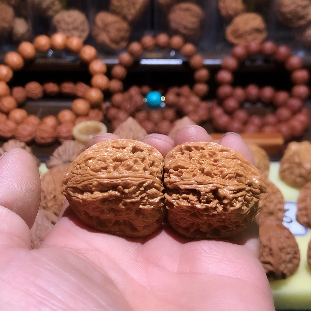 文玩核桃蚂蚁拉丝纹丑疆