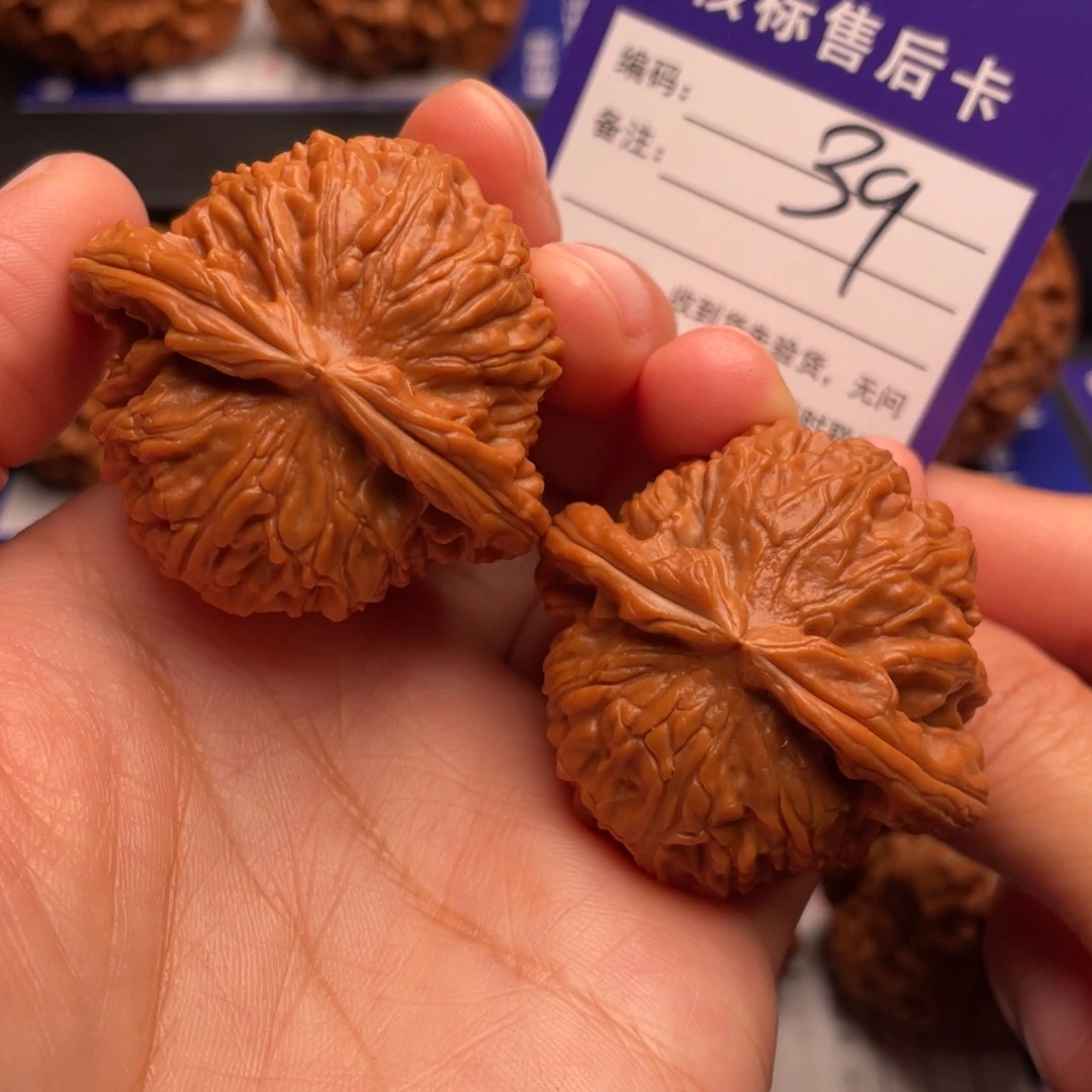把件文玩核桃红皮白狮子43尺