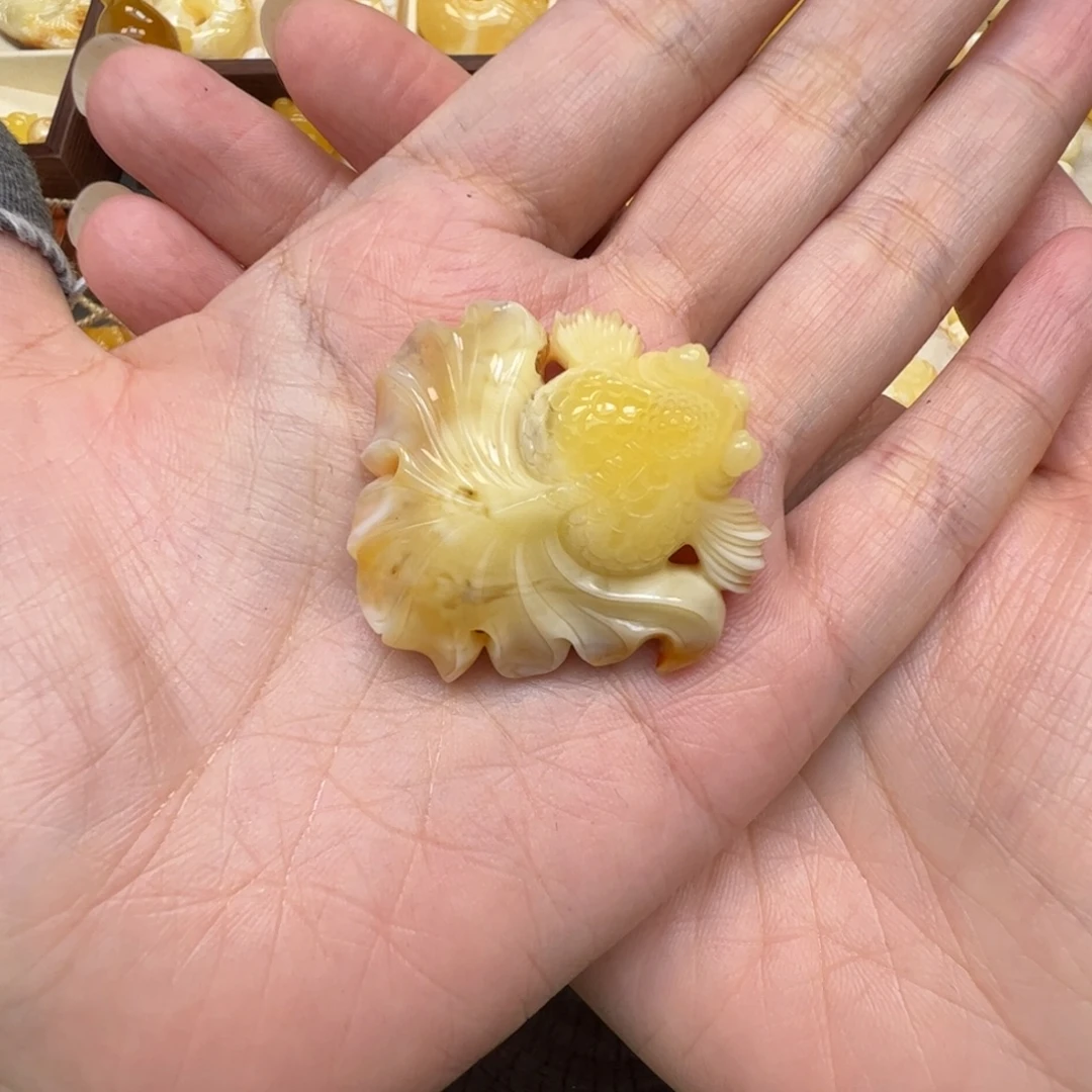 吴***呀蜜蜡未镶嵌裸石蜜蜡