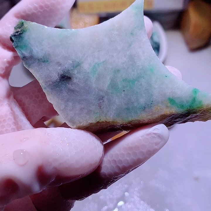 翡翠未镶嵌颈饰边角料