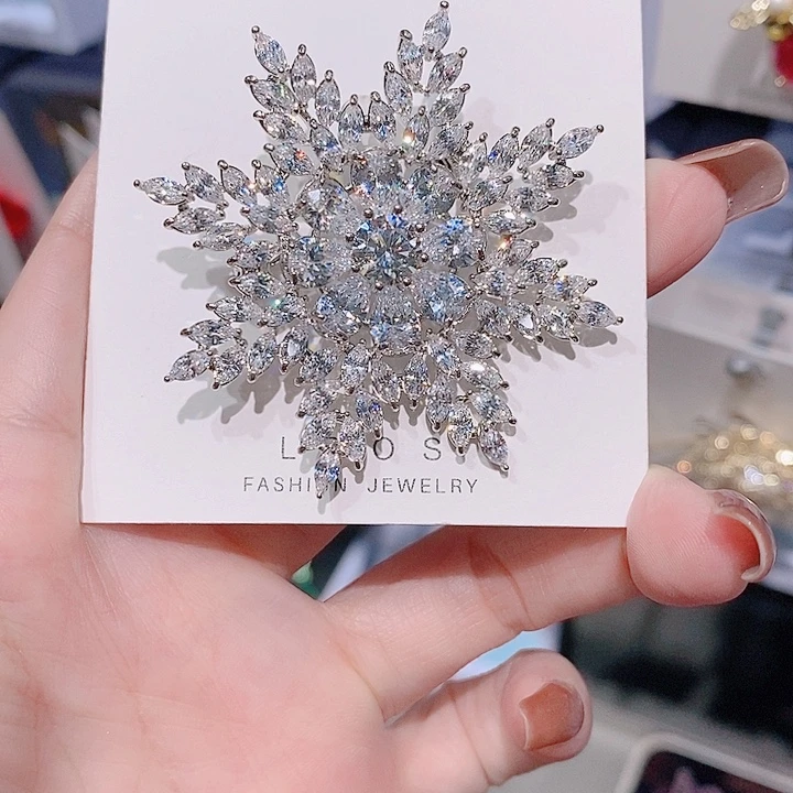 锆石铜合金雪花胸针 银色