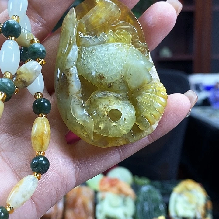 蛇纹石玉吊坠未镶嵌