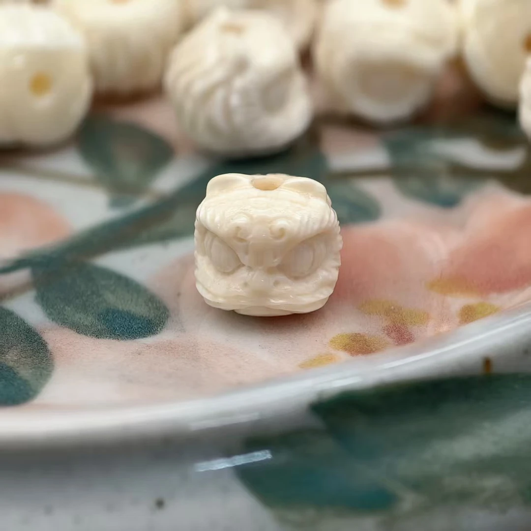 T132【醒狮】精品猛犸象牙7.6MM左右文玩顶珠腰珠弟子珠精工配饰