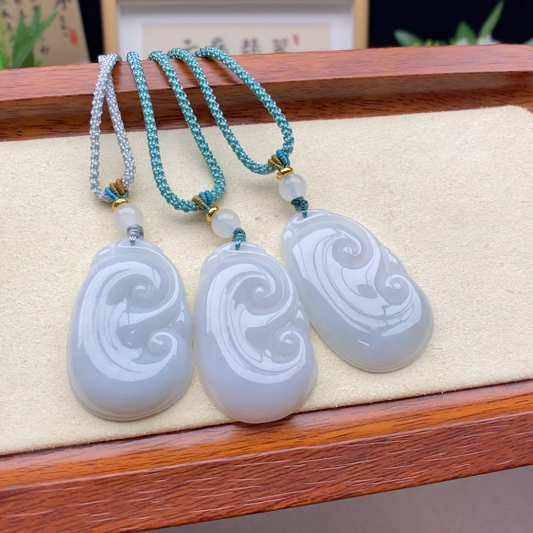 翡翠未镶嵌颈饰吊坠发其一