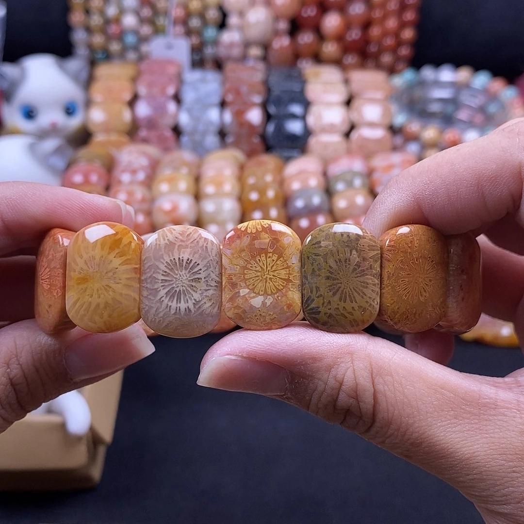 硅化珊瑚（珊瑚玉）手牌未镶嵌彩大花 1