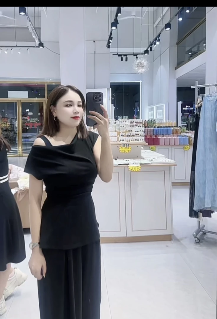 韩系设计感斜肩夏季套装