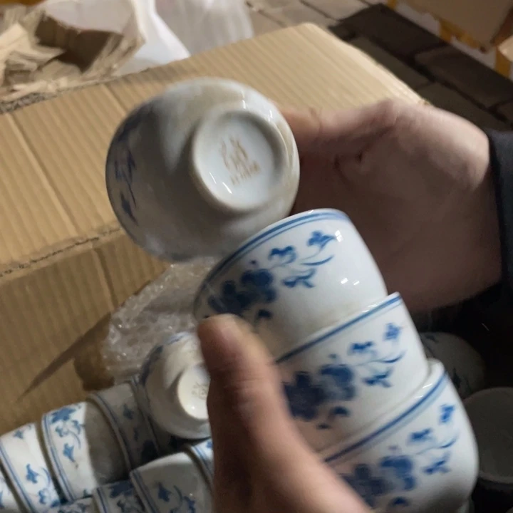 摆件陶瓷盘子碗砂锅都有4个