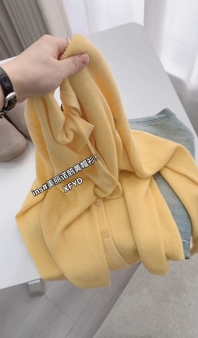 小朵家 ins穿搭#美丽诺鹅黄小标帽衫960