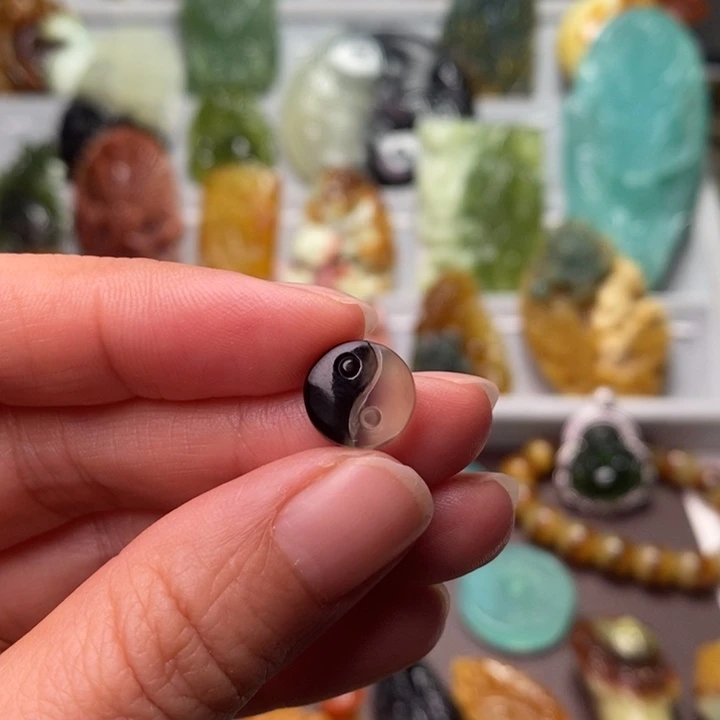 刹***那蛇纹石玉未镶嵌颈饰