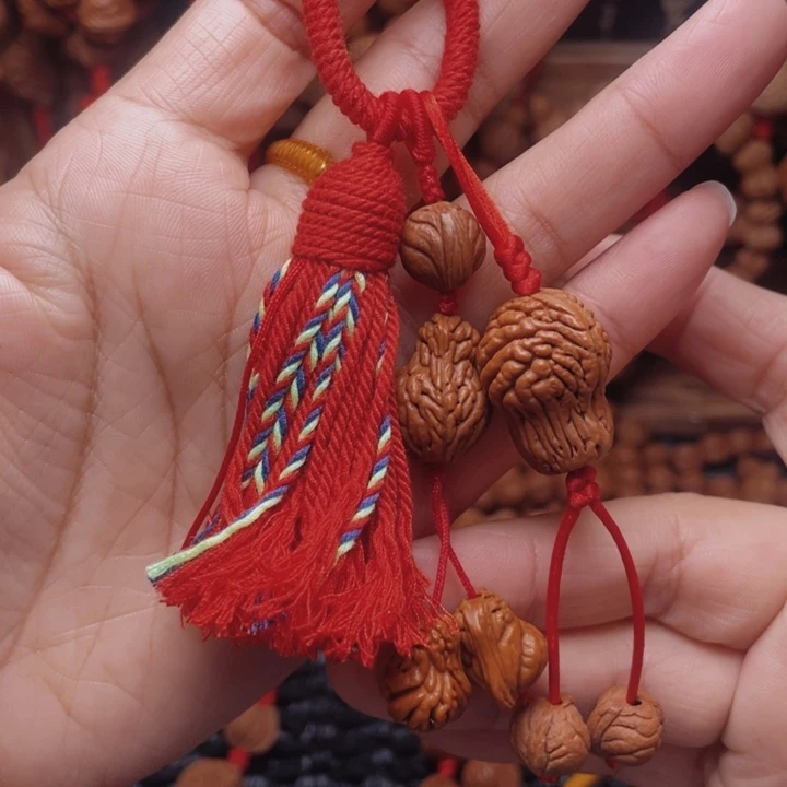 木质类龙纹桃枭挂件