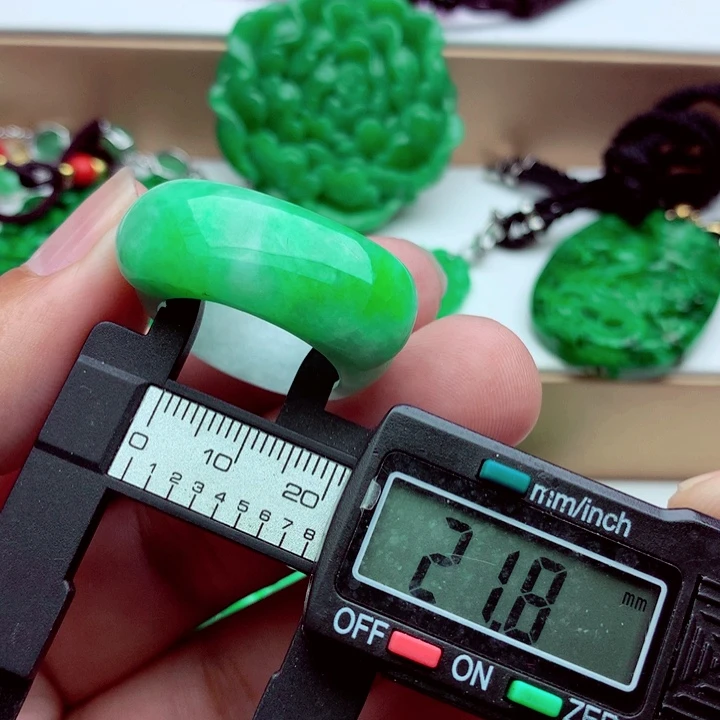 翡翠未镶嵌戒指戒指