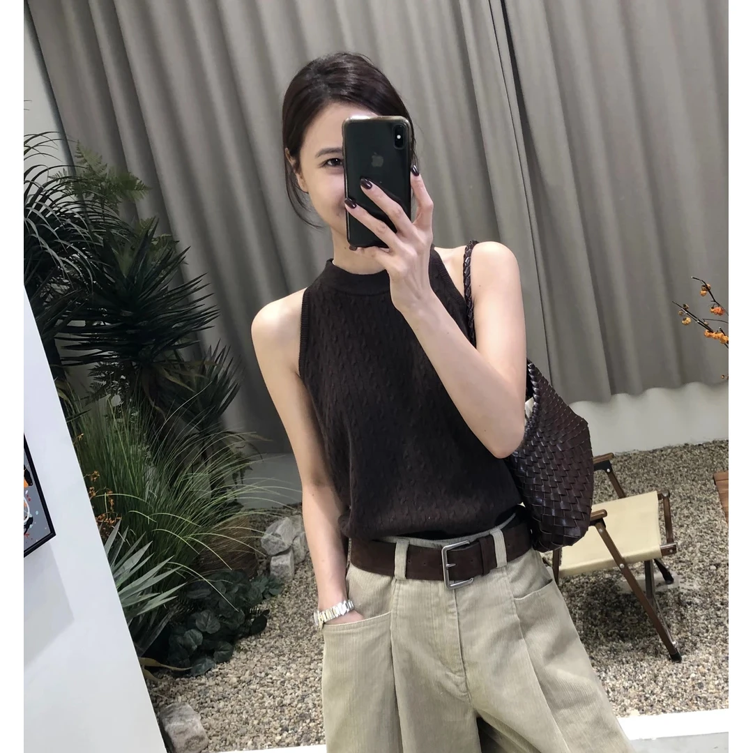 法式复古削肩时尚气质2025显瘦女士挂脖纱色针织衫背心