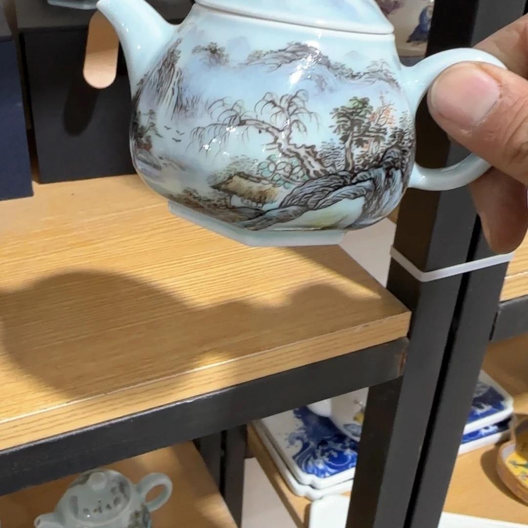 瓷片瓷器上还写满红花绿丝