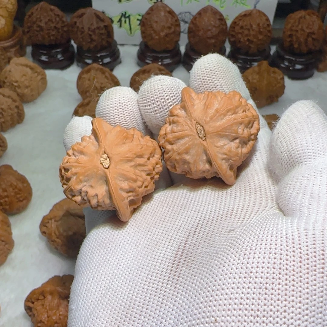 时***步吊坠文玩核桃瓷娃娃