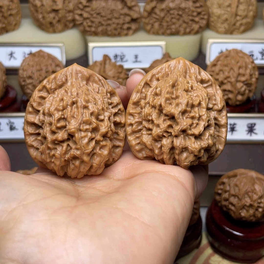 文玩核桃把件周*建官帽44左右