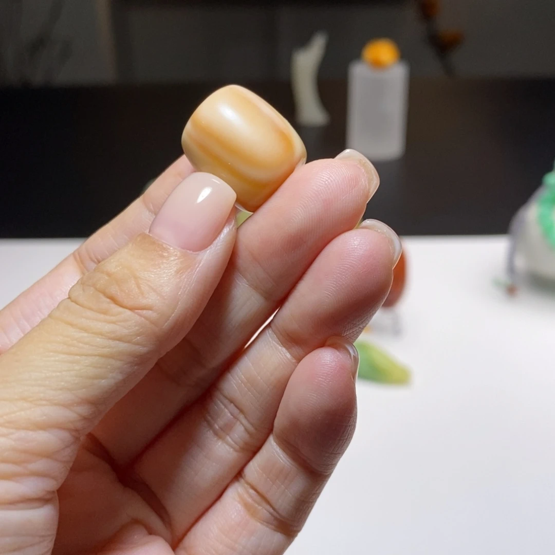 石英质玉（缅黄）未镶嵌颈饰