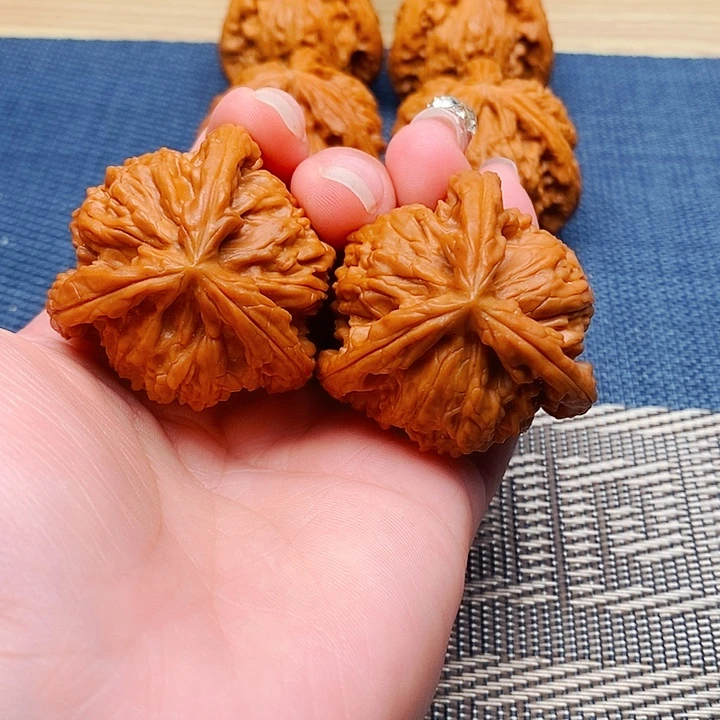 心***！文玩核桃吊坠三棱