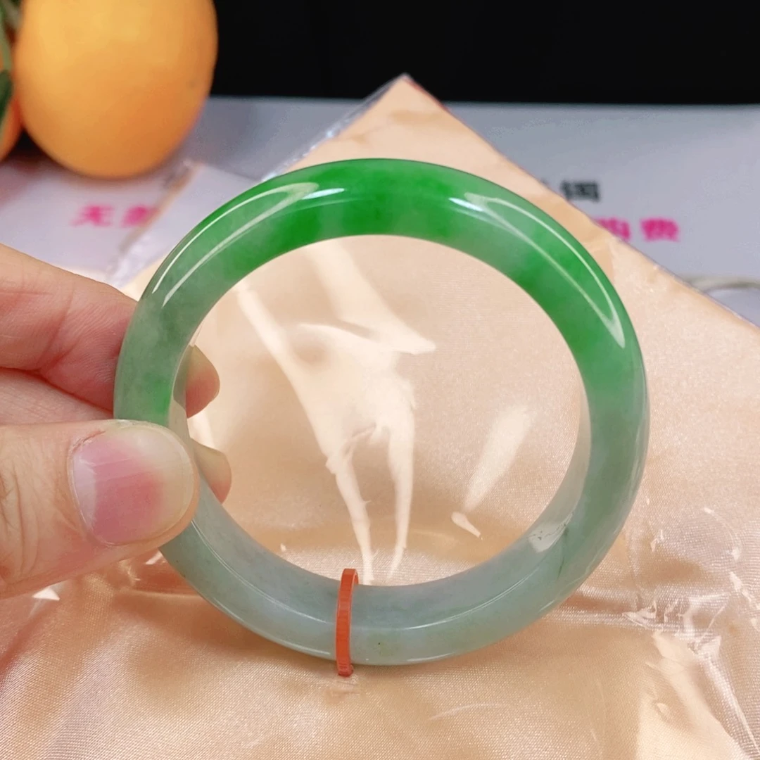 翡翠手镯未镶嵌52.8圈口正圈